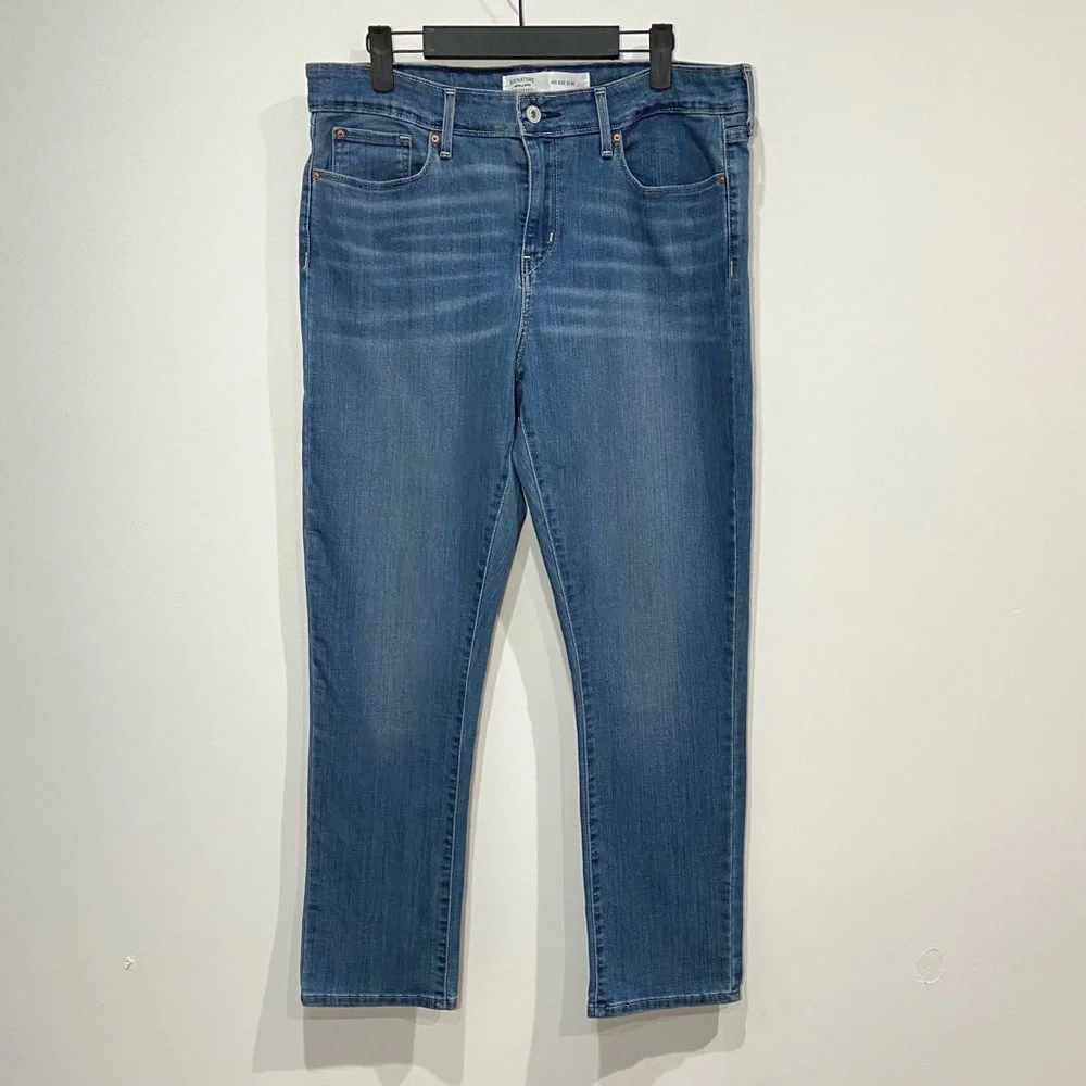 Levi's Women's Medium Wash Med Rise Slim Jeans Size 14S - Picture 2 of 13
